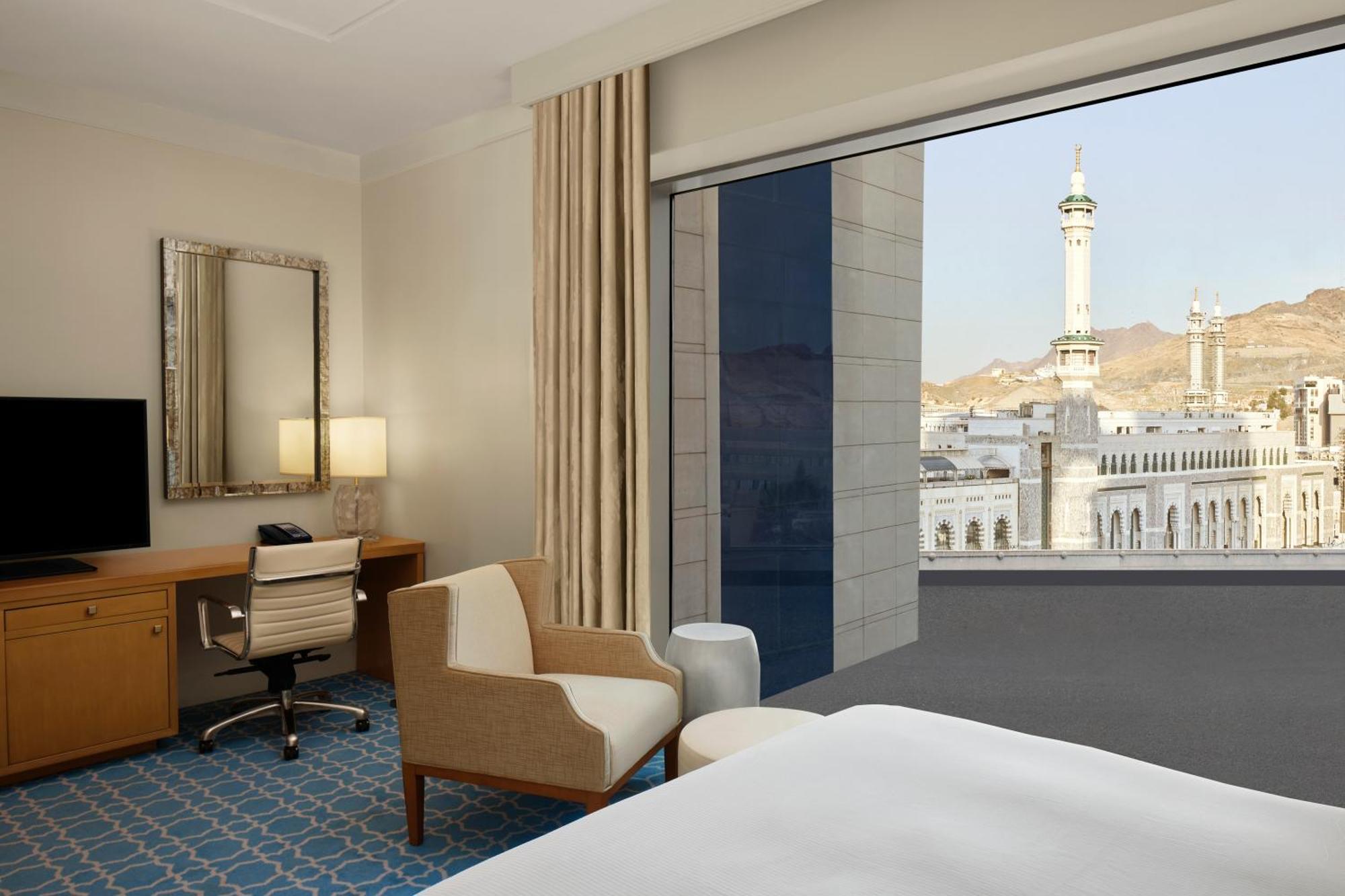 Hilton Hotel & Convention Jabal Omar Makkah Mecca Exterior foto A view of the Sana'a skyline from a room at the Ritz-Carlton Riyadh